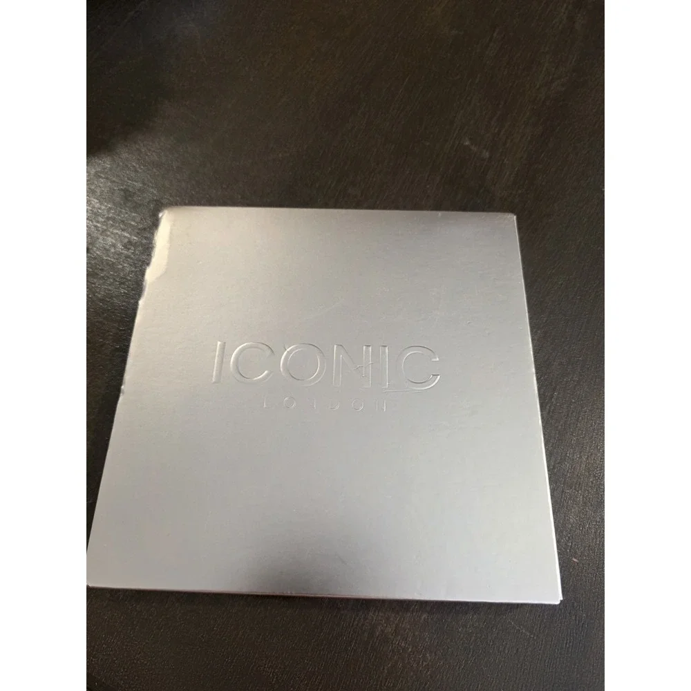 Iconic London Day To Slay Eyeshadow Palette -‎ New In Box -